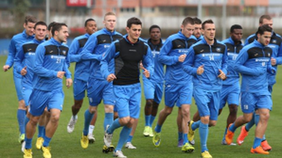 Левски с тренировка под дъжда в София