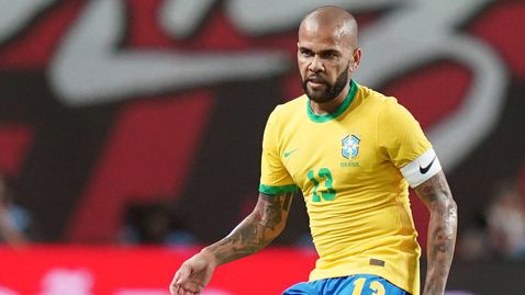  Барселона осведоми Дани Алвеш за бъдещето му 