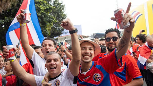Феновете в Коста Рика заляха улиците и отпразнуваха класирането за Мондиал 2022
