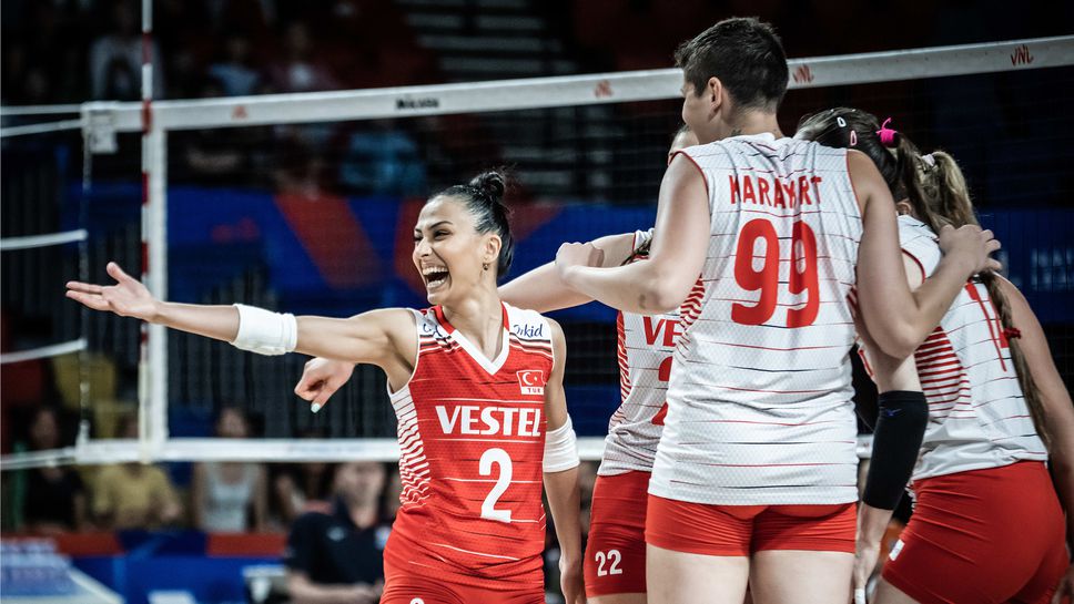 Турция отвя Нидерландия и записа четвърти успех във VNL