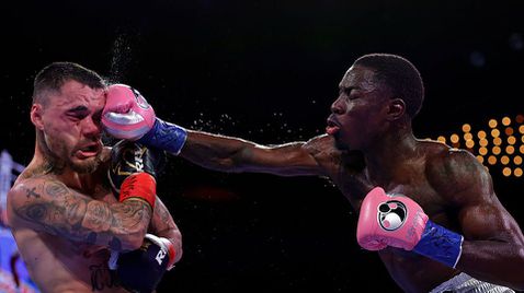  Ричардсън Хичинс нокаутира Джордж Камбосос и резервира купата си 