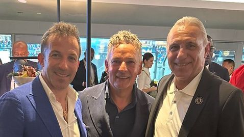  Стоичков означи годишнината от провалянето против Италия със фотоси с Баджо 