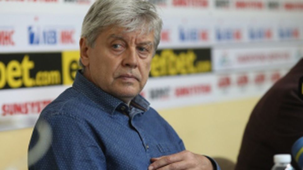 Константин Баждеков и Емил Спасов коментират възможните пътища за излизане от кризата в Левски