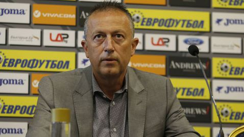 Фурнаджиев разкри за анализ на УЕФА и каза: След като капитанът ни е резерва в ПАОК, няма как да стане