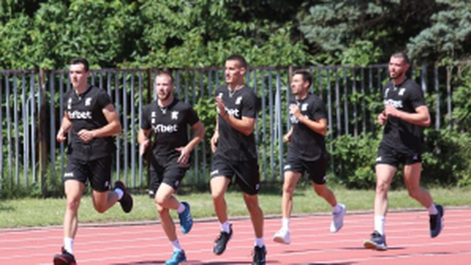 Тренировка на националите по волейбол