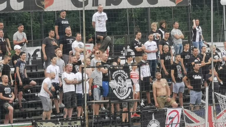 "Смърфовете" викат за своите срещу Славия