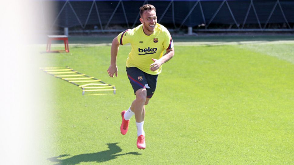Артур тренира с Барселона, въпреки спекулациите за Ювентус