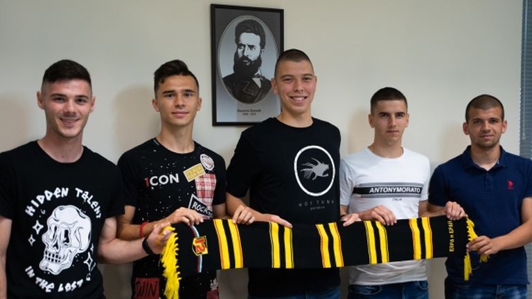 Ботев подписа с петима юноши на клуба