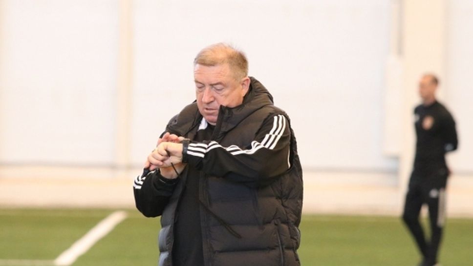 Вячеслав Грозни напуска Шахтьор Караганда до дни