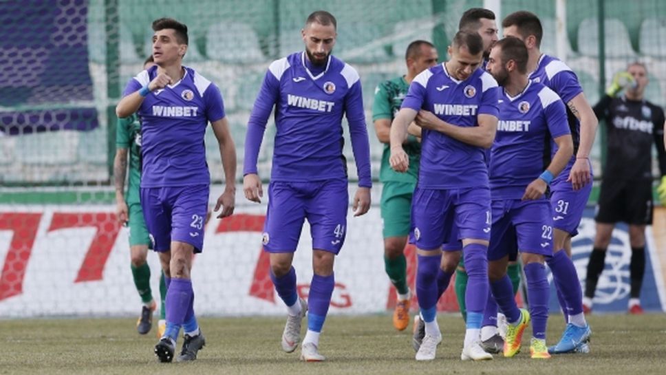 Скандал във Велико Търново: Футболистите на Етър отказаха да тренират