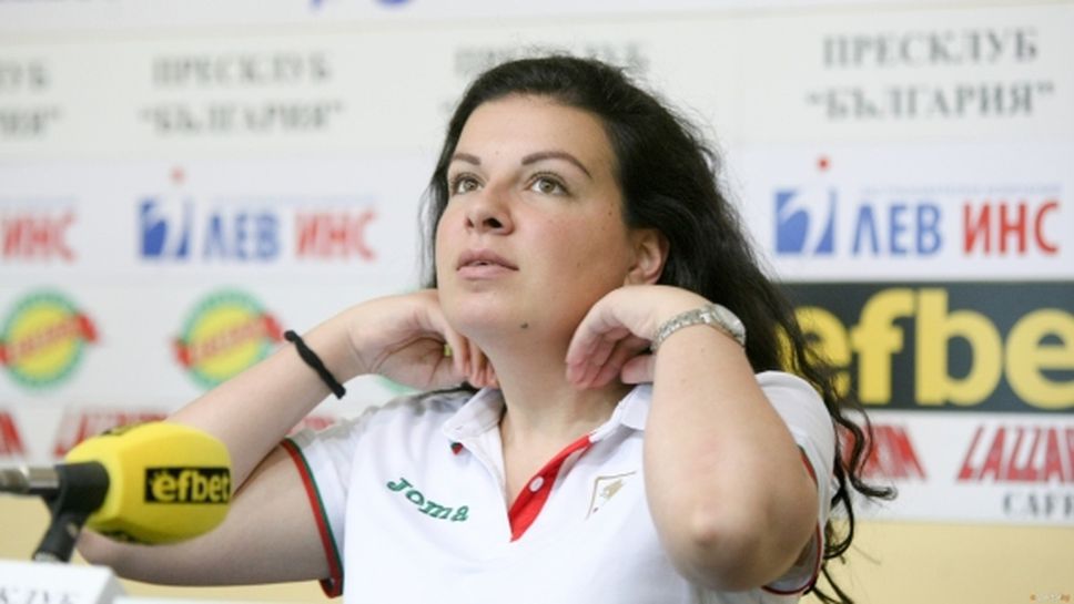 Антоанета Костадинова и Мирослава Минчева замениха стрелбището с поляна