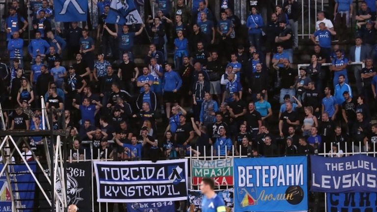 Левски с важно уточнение за мача довечера - ето кой може да присъства