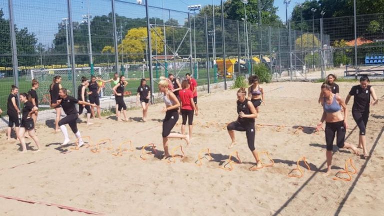 Националките проведоха тренировка на плажните игрища до Гребната база