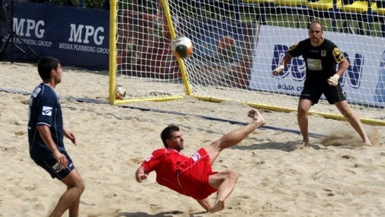 Отлагат старта на шампионата по плажен футбол с две седмици