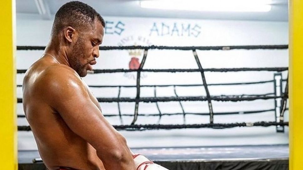 Франсис Нгану се надъхва с боксови тренировки (видео + снимки)