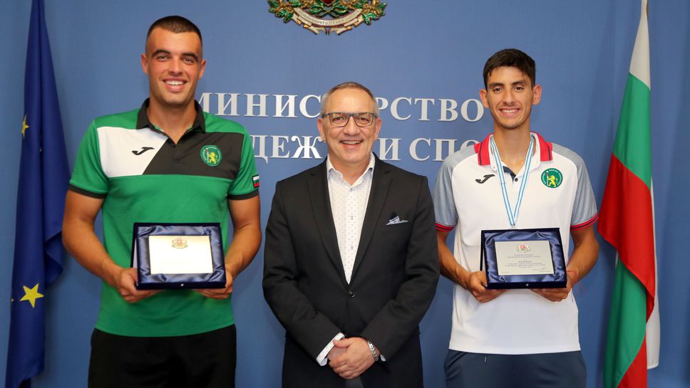 Министър Андрей Кузманов награди медалистите от Световното първенство по гребане до 23 години🚣🏽