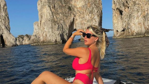 Уанда Нара се фука с горещо тяло от Ибиза