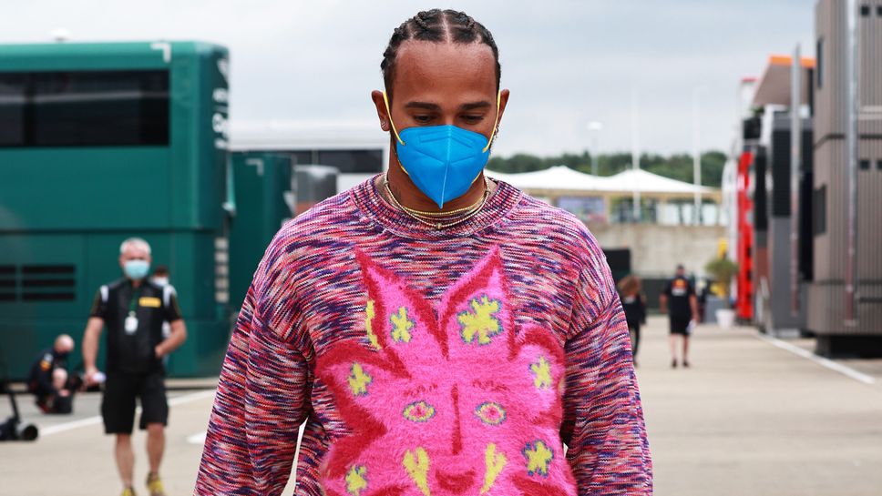 Хамилтън шокира с модно решение