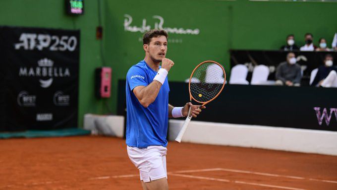 Кареньо Буста започна с победа в Хамбург