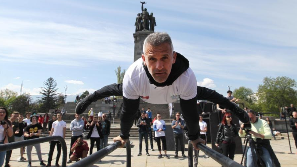 Легендата на спортната гимнастика Йордан Йовчев получи златна монета "Надежда"