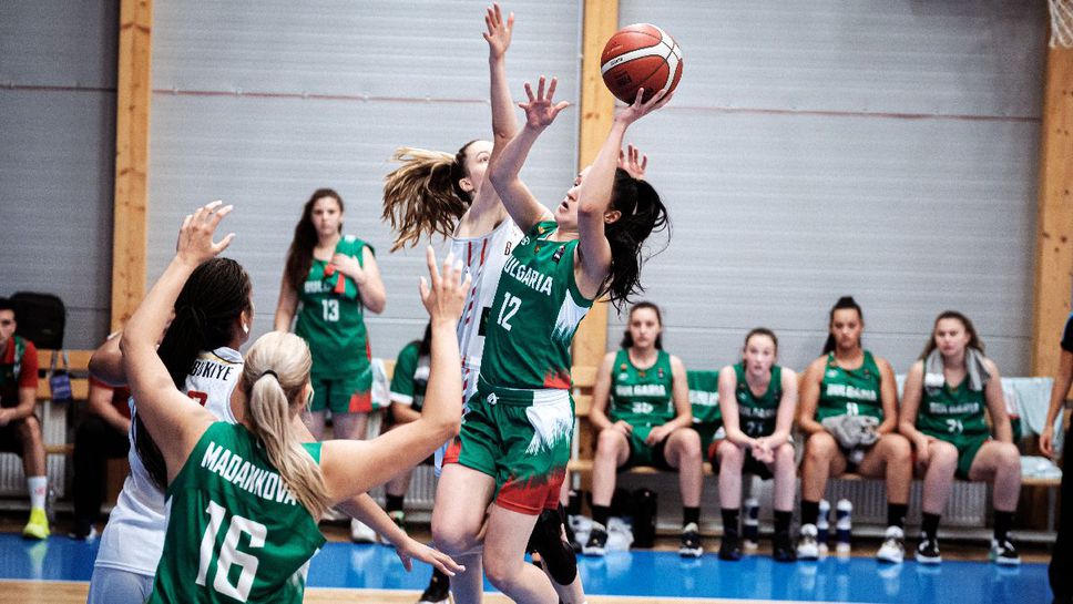 Жените изпаднаха в Дивизия "Б"