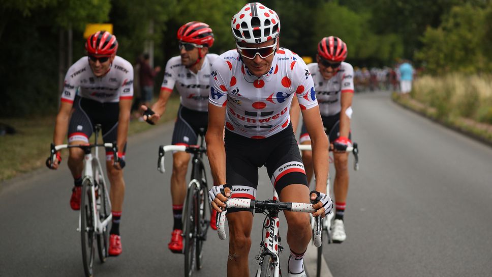 Шести колоездач на "Тур дьо Франс" с COVID-19