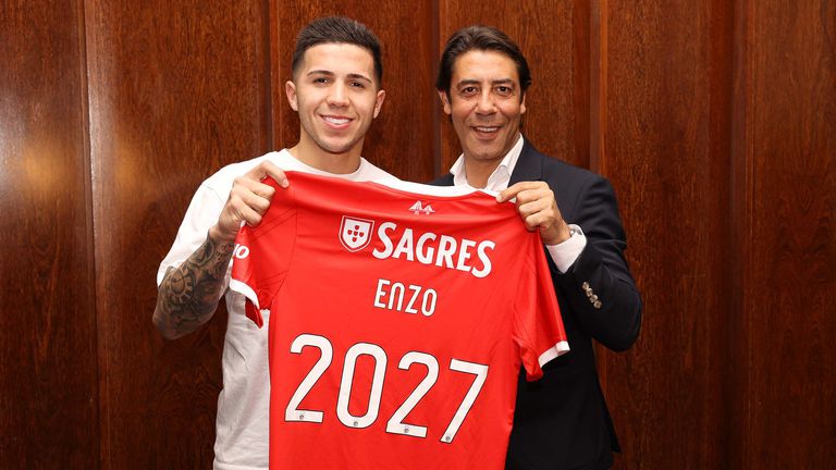 21 годишният Фернандес подписа договор за 5 сезона с орлите в