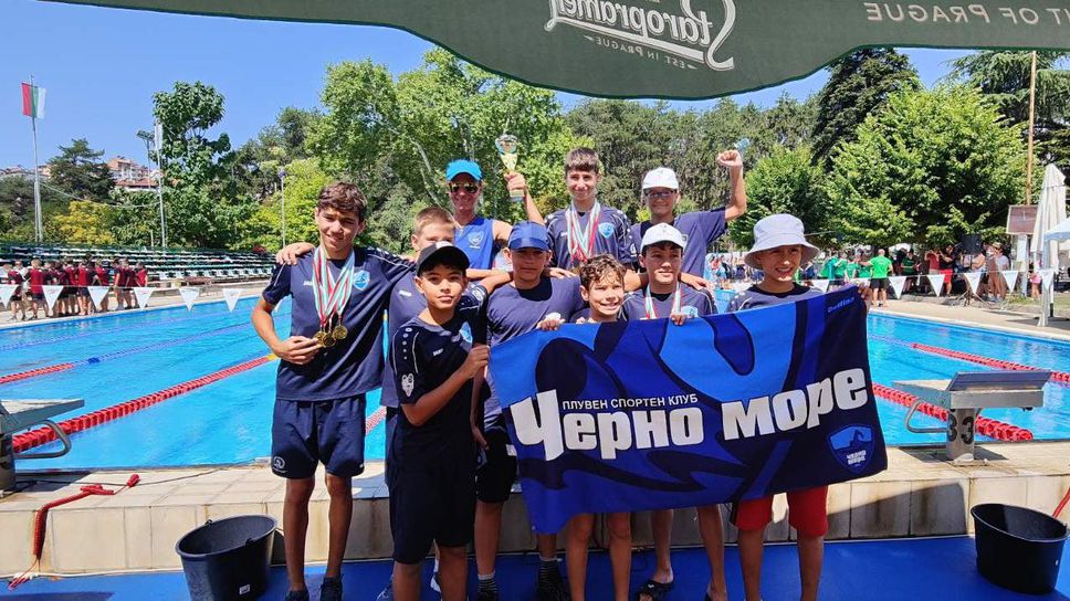 ПСК Черно море с отборен трофей на държавното по плуване