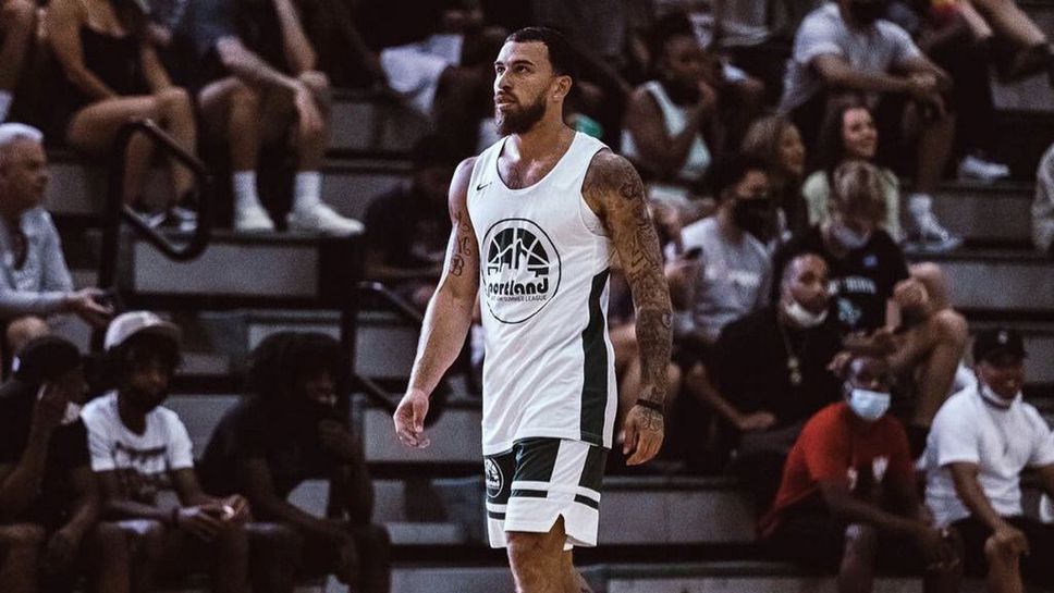 Майк Джеймс вкара 63 точки в един мач, гард на Бостън му отговори с 92