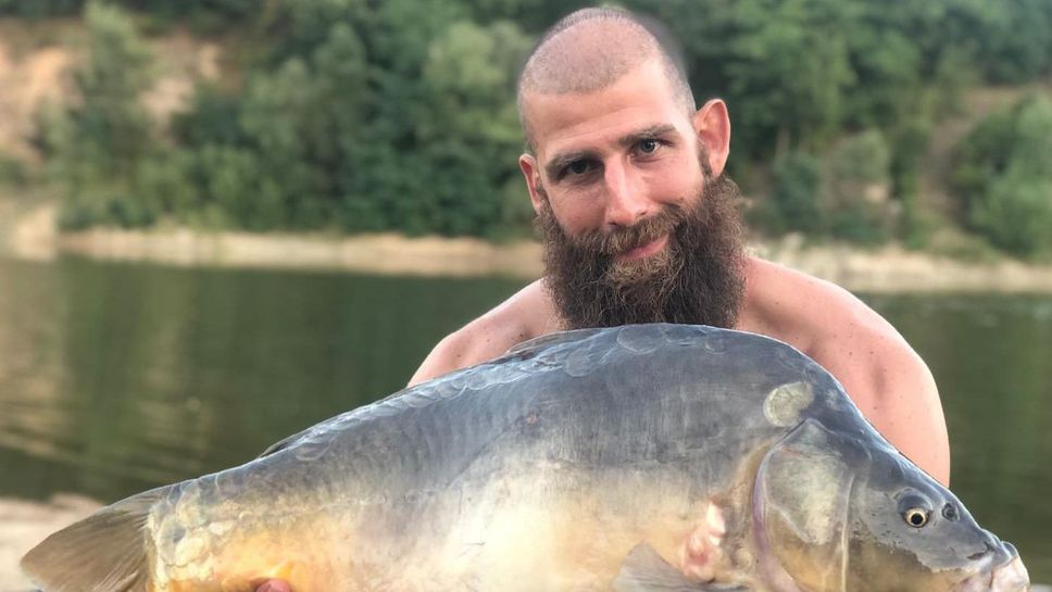 Капитанът на националния отбор разпускал с риболов в Панагюрище