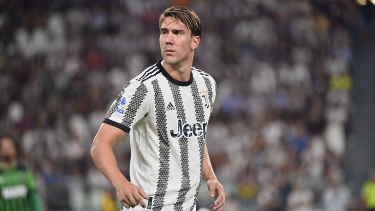 Нападателят на Ювентус Душан Влахович продължава да се възстановява от