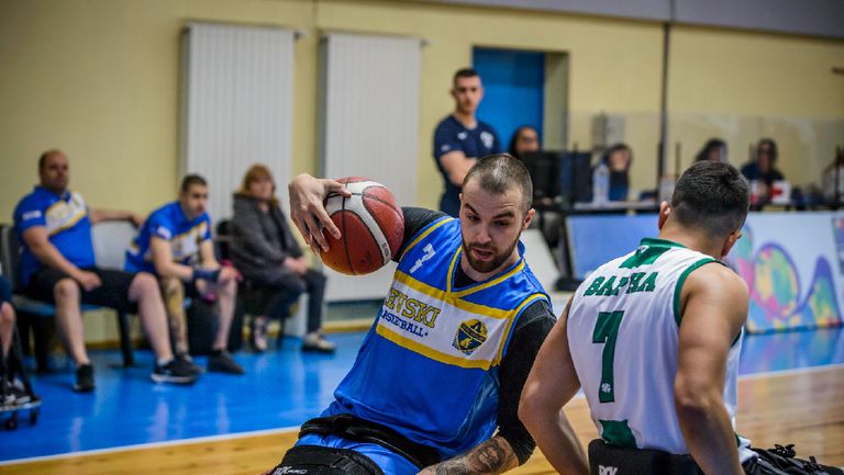 Първенството по баскетбол на колички продължава в Сливен
