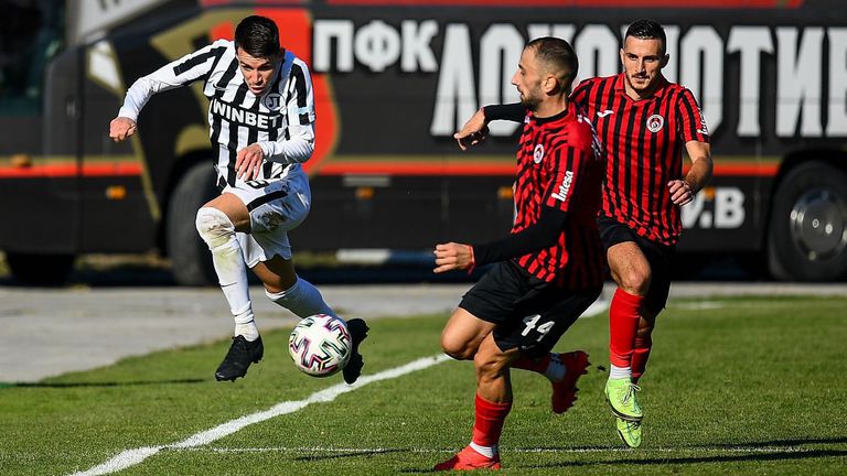 Локомотив София посреща Локомотив Пловдив в мач от шестия кръг