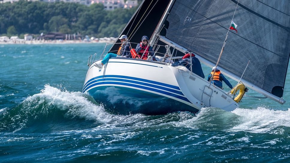 Силният вятър във Варна преждевременно прекрати регатата "Кор Кароли"