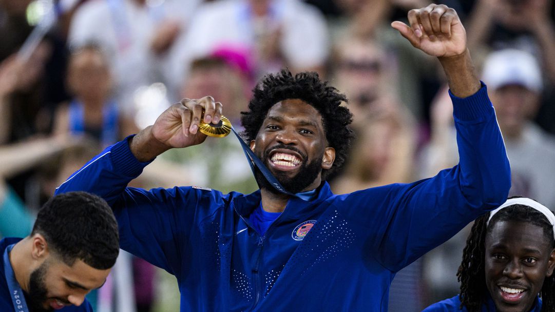 Ембийд получи най-високото държавно отличие в Камерун след златото със САЩ