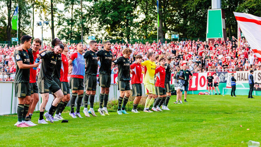 Унион взе "глътка въздух" след успех за Купата, Магдебург тресна Саарбрюкен