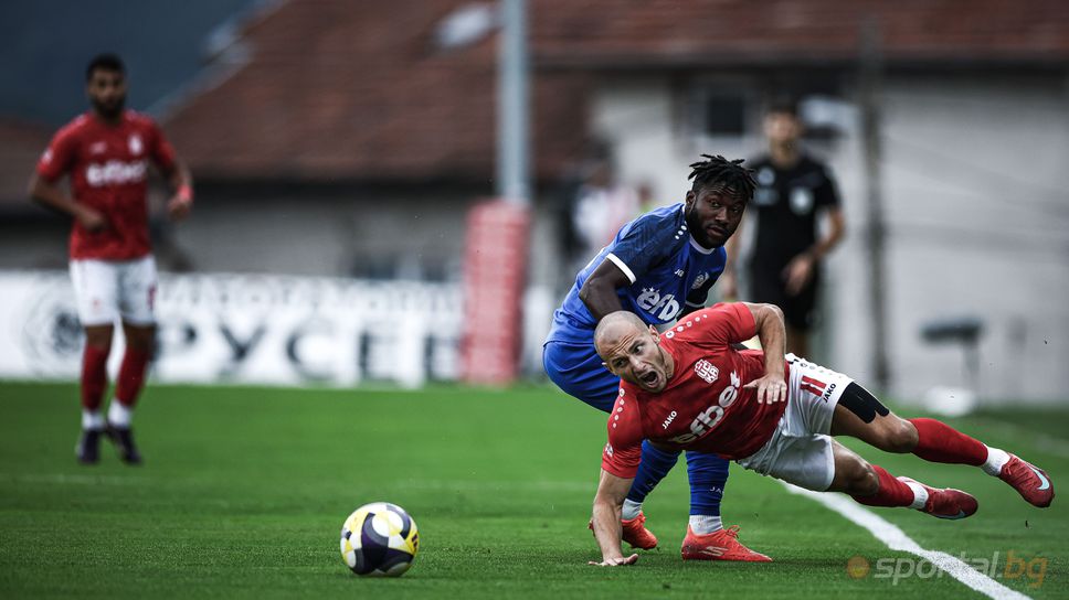 Ганаец на линия за Спартак (Вн)