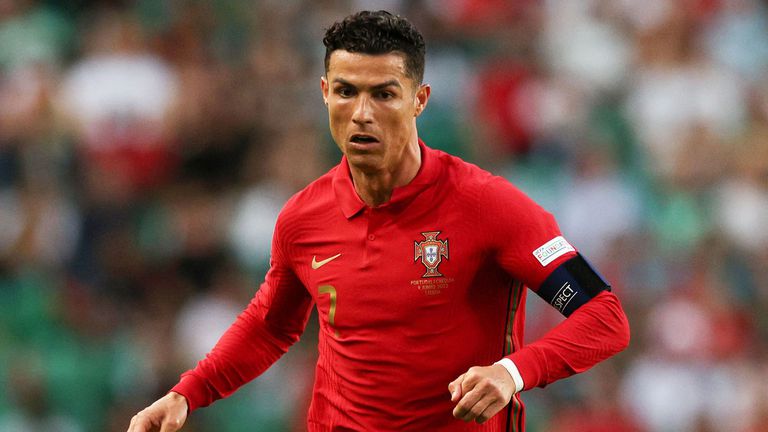 Мегазвездата на португалския футбол Кристиано Роналдо е включен в националния