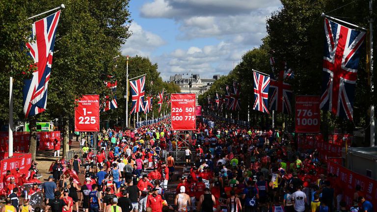 Участниците в масовия старт на Лондонския маратон следващата година ще