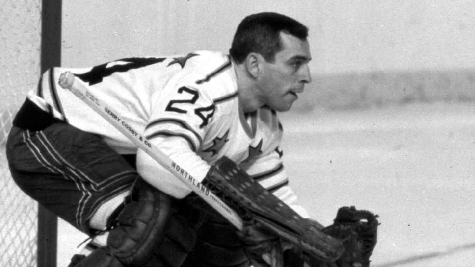 Хокейният вратар член на Залата на славата Ед Джакомин е