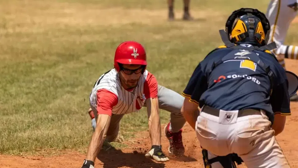 Интрига нямаше: "Блус" и "Бизони" ще излъчат шампиона