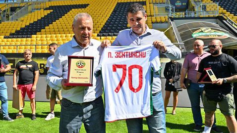  БФС удостои Петър Зехтински с почетен плакет 