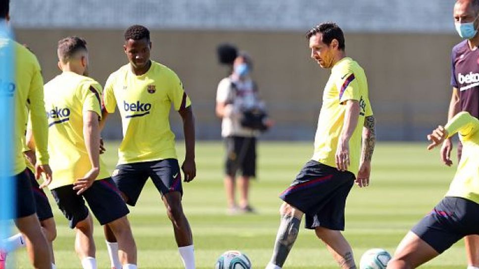 Меси вече тренира с останалите в Барселона