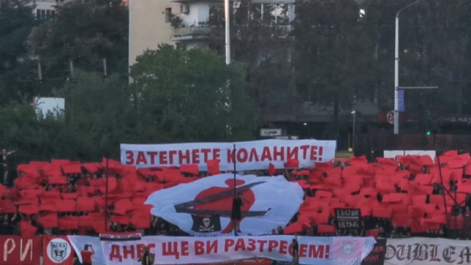 "Червената" агитка обеща шоу във Варна