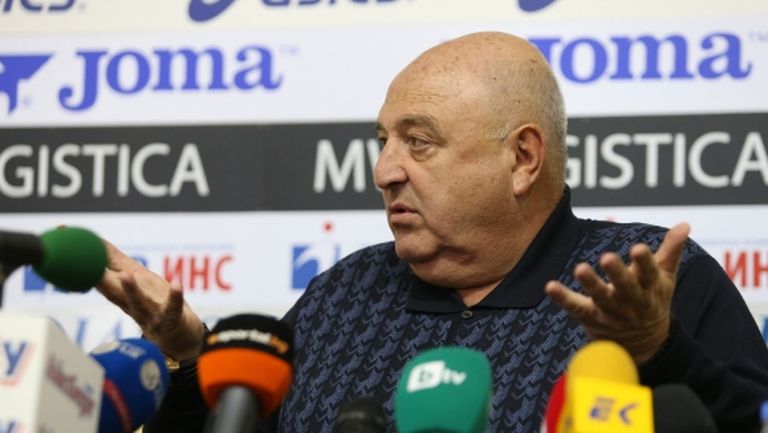 Венци Стефанов приятно изненадан от Дерменджиев, но се чуди какво прави един играч в националния