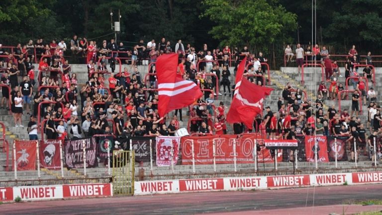 "Червените" фенове изкупиха билетите за гостуването във Варна