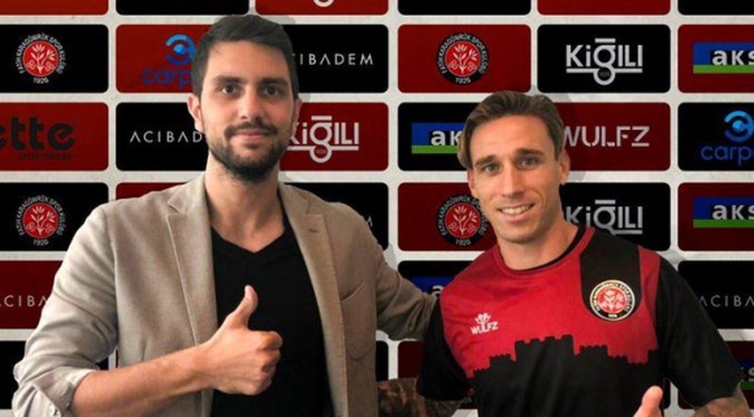 Билия смени Милан с турски новак
