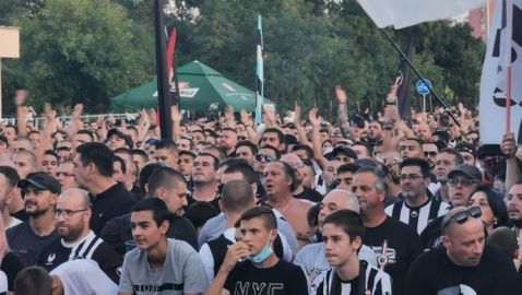 Страст и огромна подкрепа от феновете на Локомотив (снимки+видео)