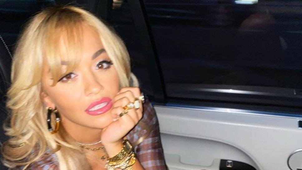 Бившата на Хамилтън събра погледите на откриването на ресторант в Лондон (снимки)