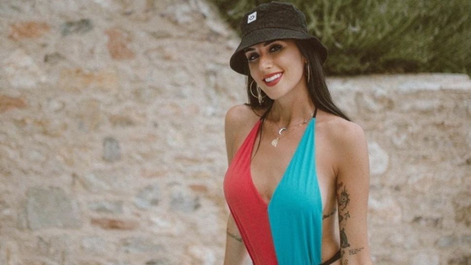 Най-горещата баскетболистка провокира със селфи от спалнята